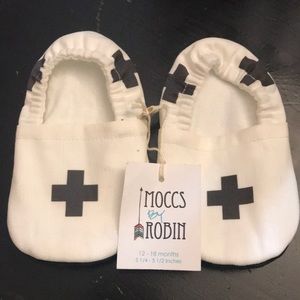 Moccs By Robin crib shoe moccasins 12-18mo